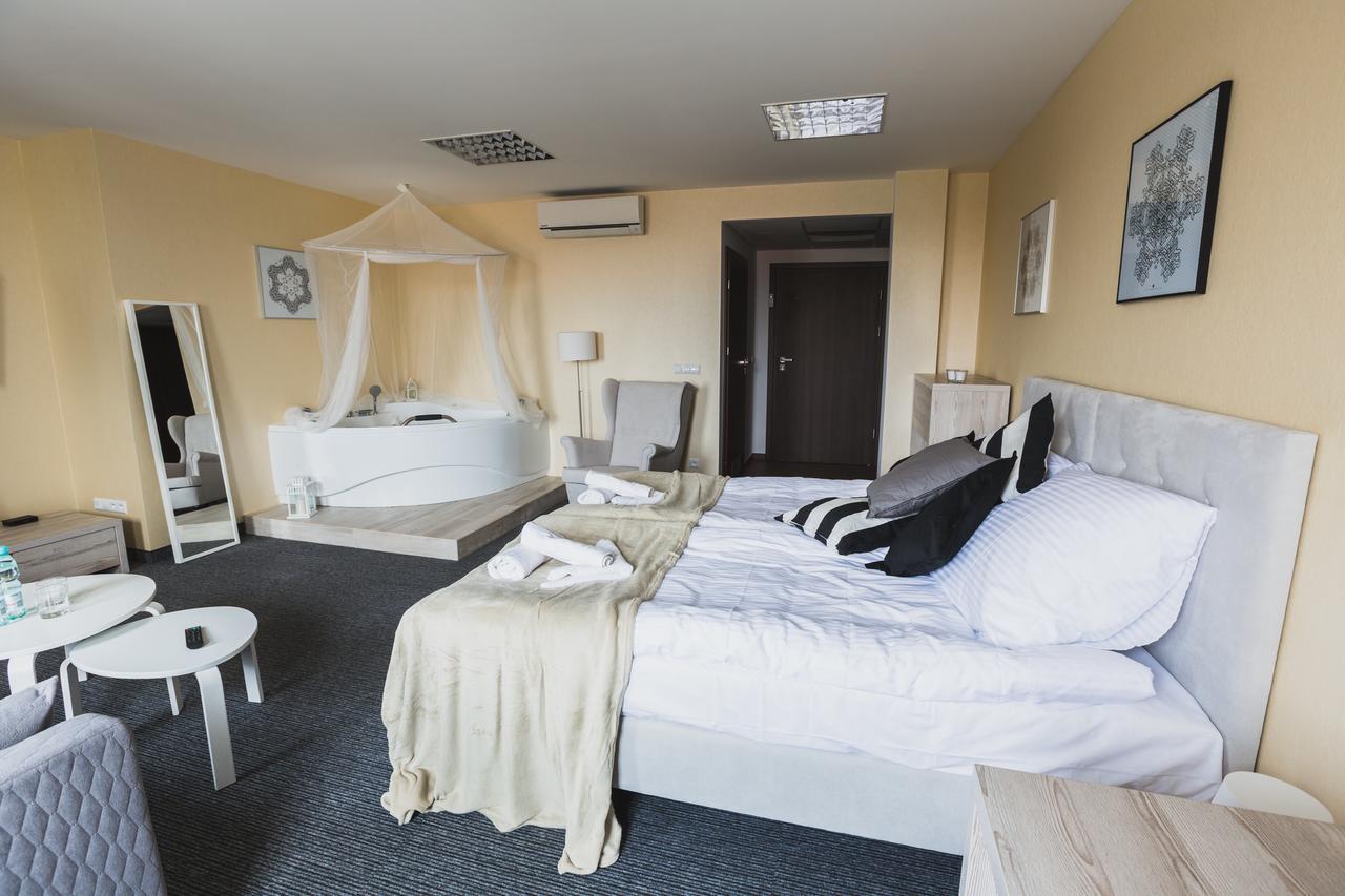 Czarno Na Bialym Hotel Krakow Luaran gambar